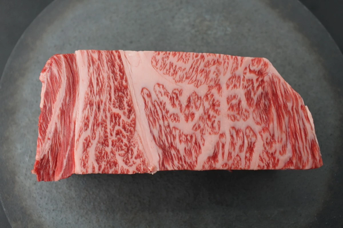 近江牛ザブトン塊肉627g【超希少・高級部位】