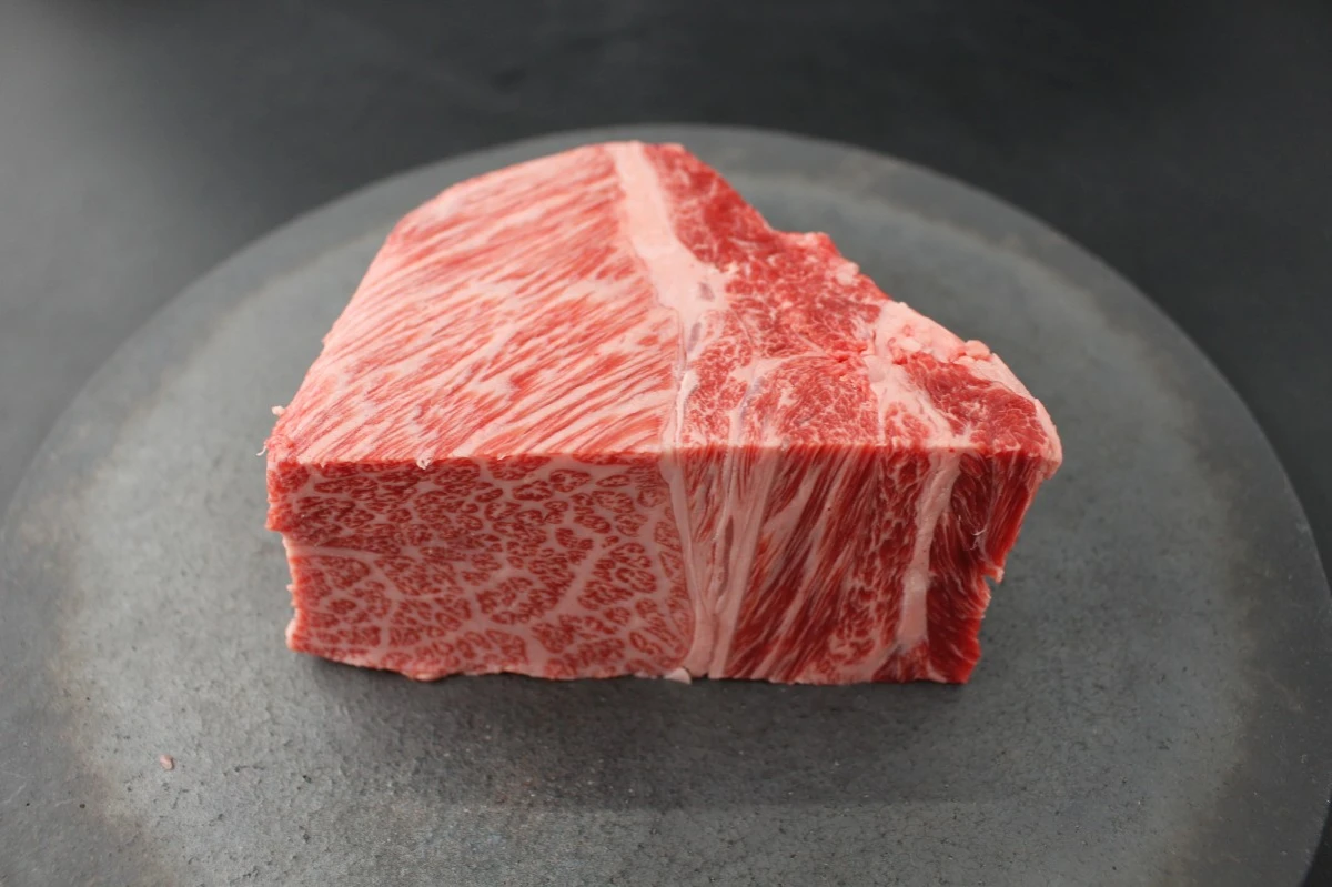 近江牛ザブトン塊肉530g【超希少・高級部位】