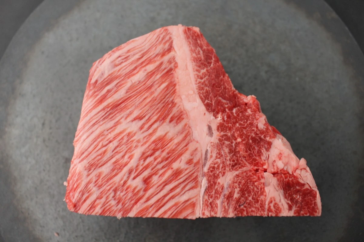 近江牛ザブトン塊肉530g【超希少・高級部位】