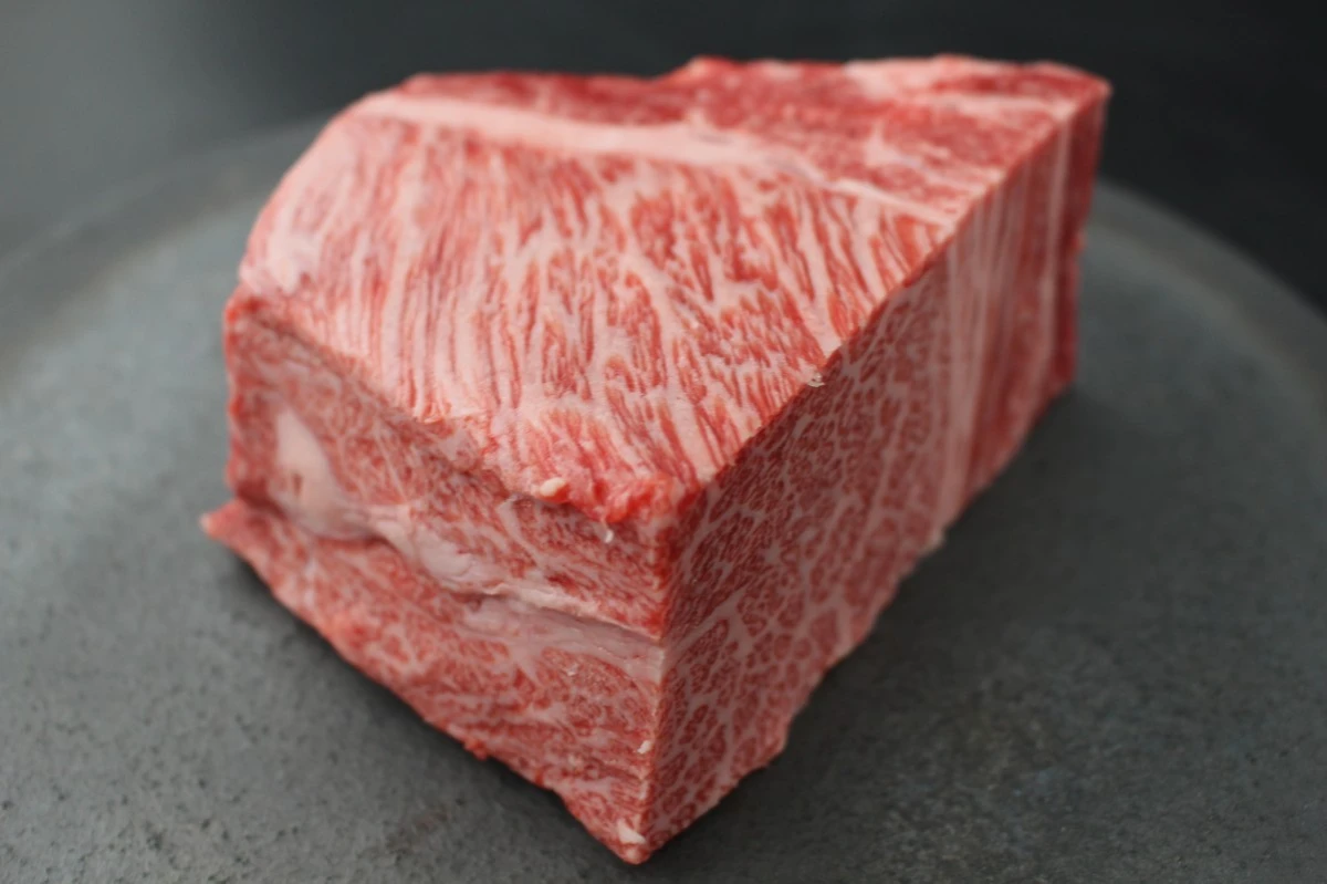 近江牛ザブトン塊肉530g【超希少・高級部位】