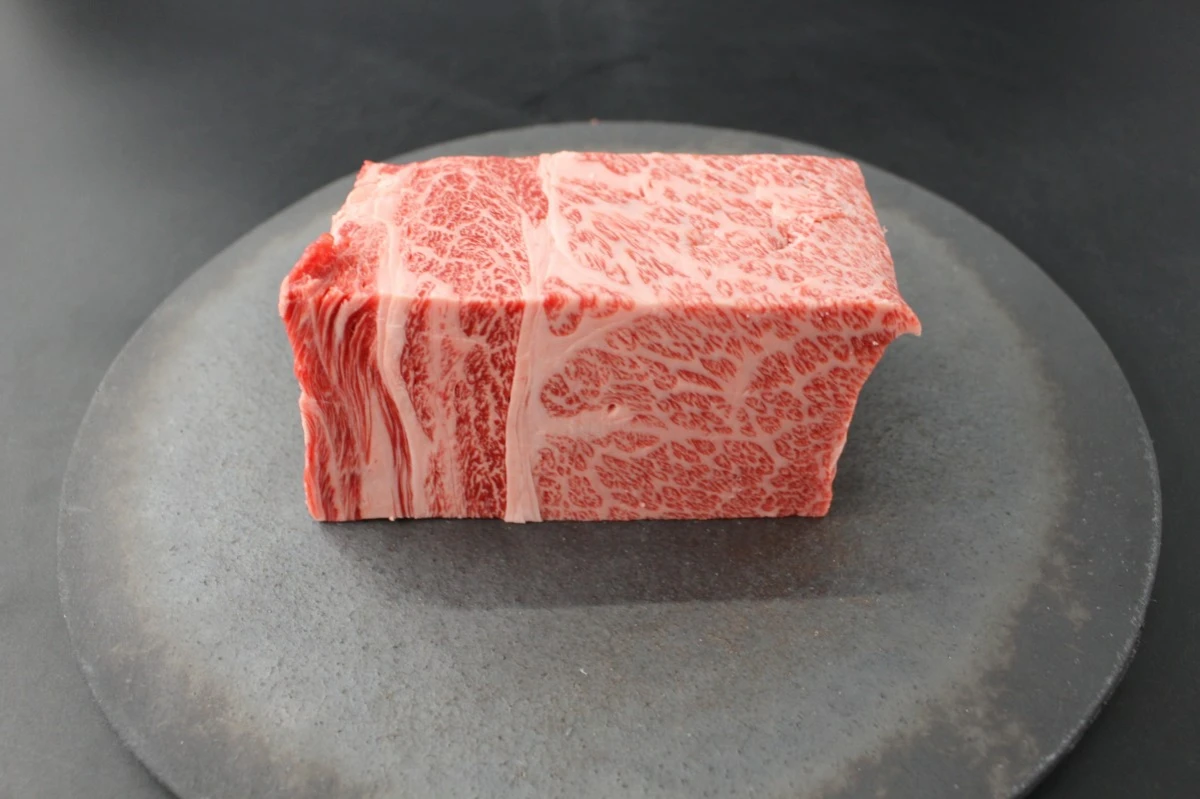 近江牛ザブトン塊肉553g【超希少・高級部位】