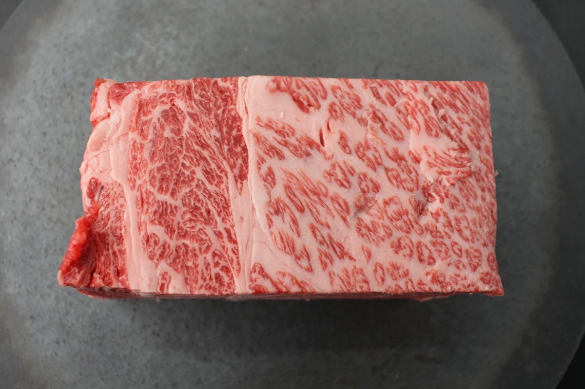 近江牛ザブトン塊肉553g【超希少・高級部位】