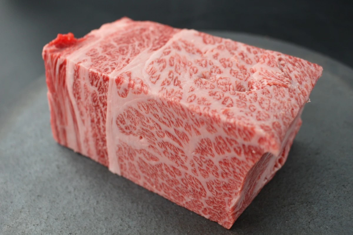 近江牛ザブトン塊肉553g【超希少・高級部位】