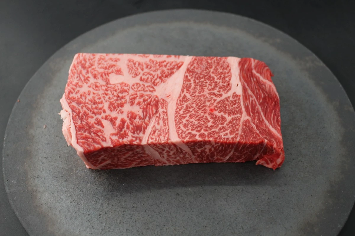 近江牛ザブトン塊肉490g【超希少・高級部位】