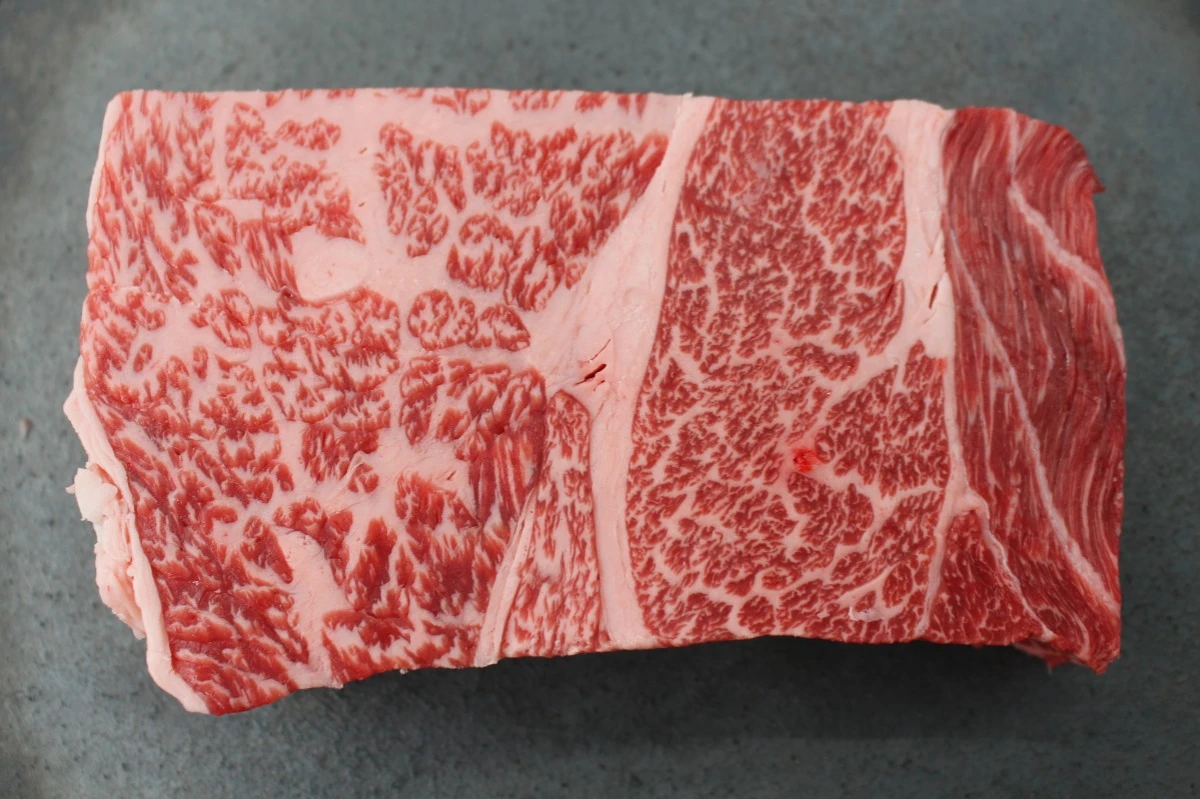 近江牛ザブトン塊肉490g【超希少・高級部位】