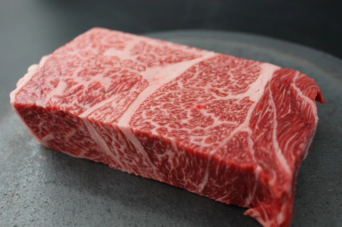 近江牛ザブトン塊肉490g【超希少・高級部位】