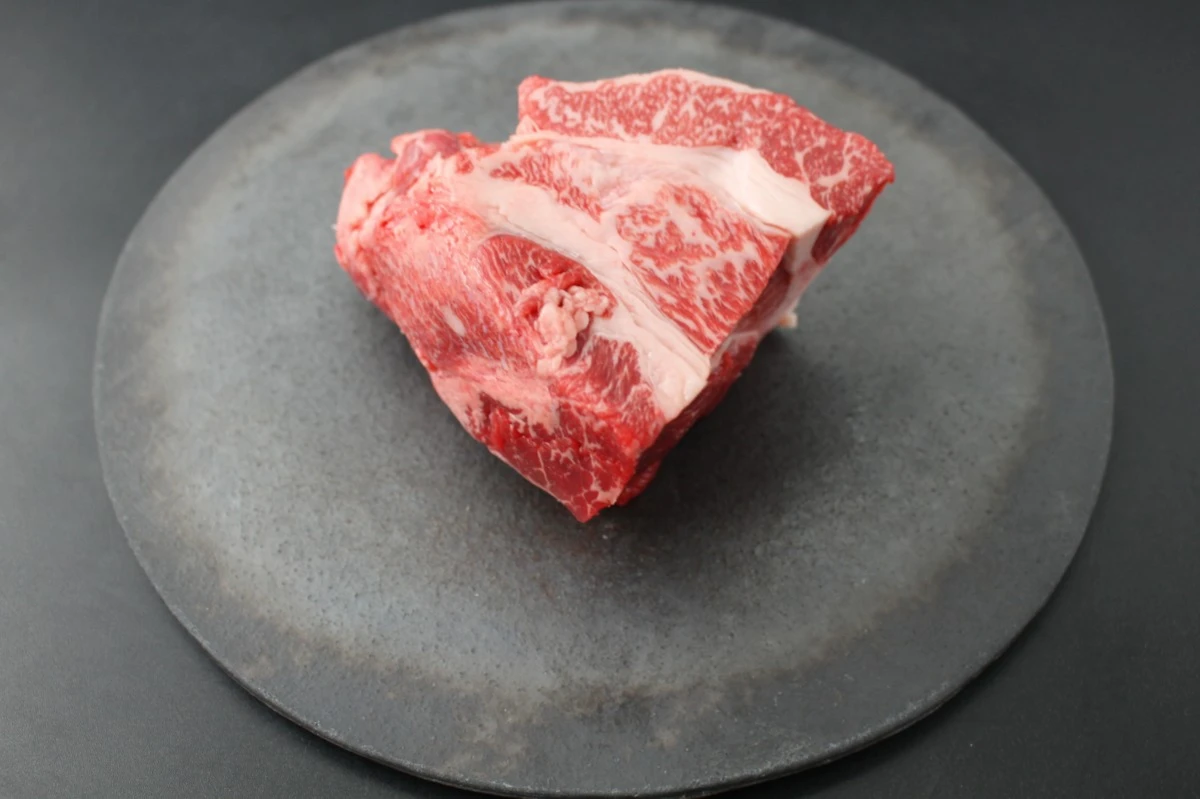 近江牛上ネック塊肉617g