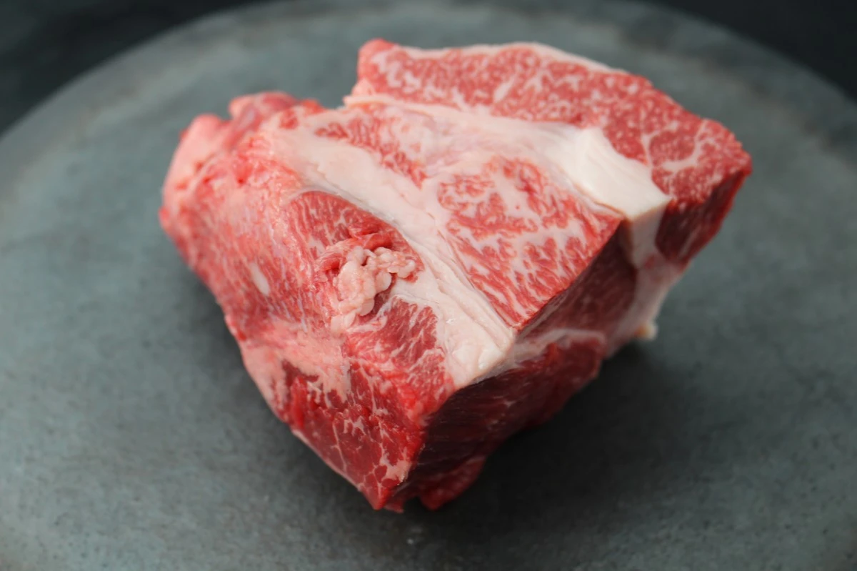 近江牛上ネック塊肉617g