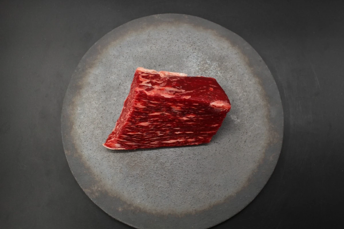 【新登場びわこ熟成近江牛】ウチモモ塊肉385g