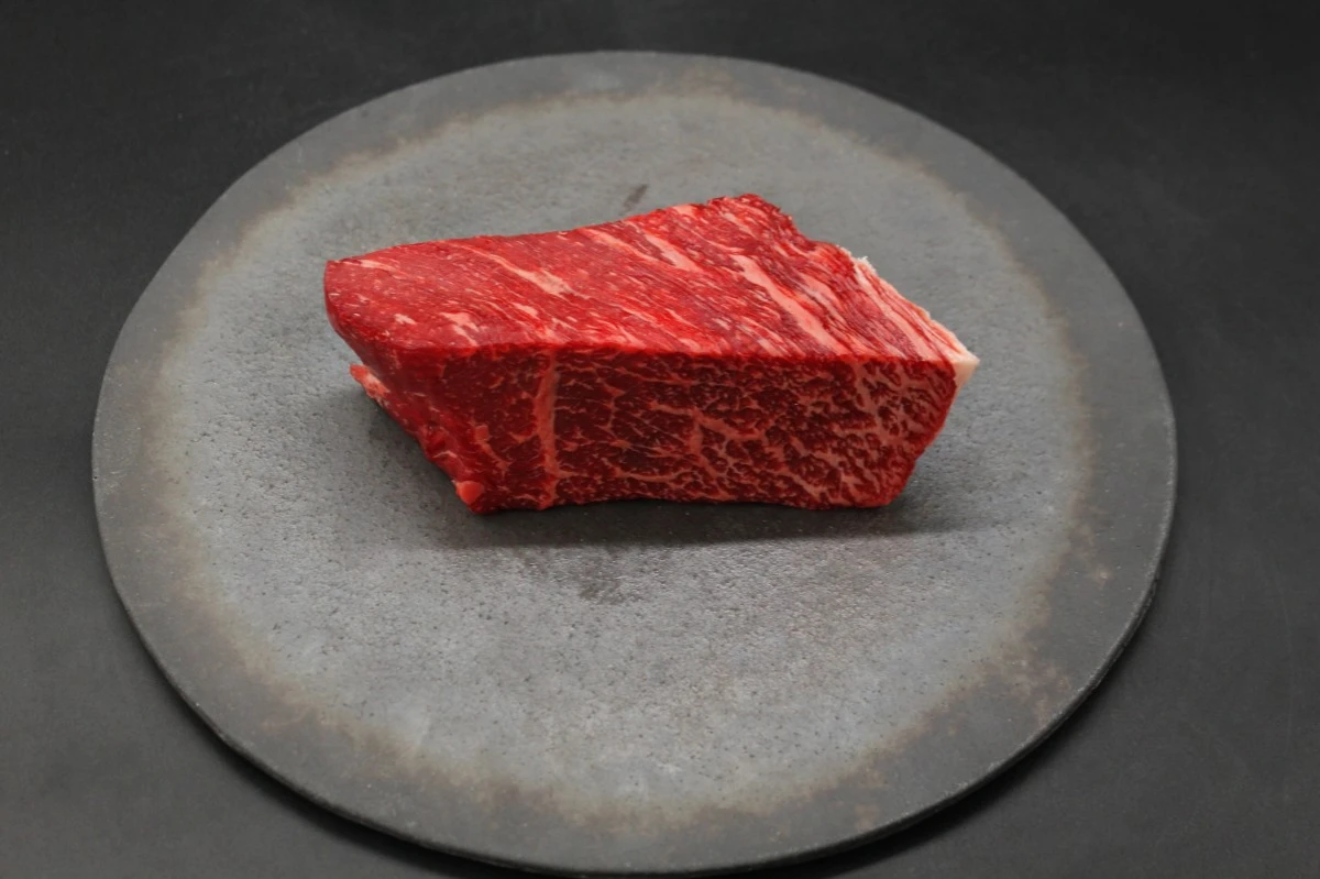 【新登場びわこ熟成近江牛】ウチモモ塊肉349g