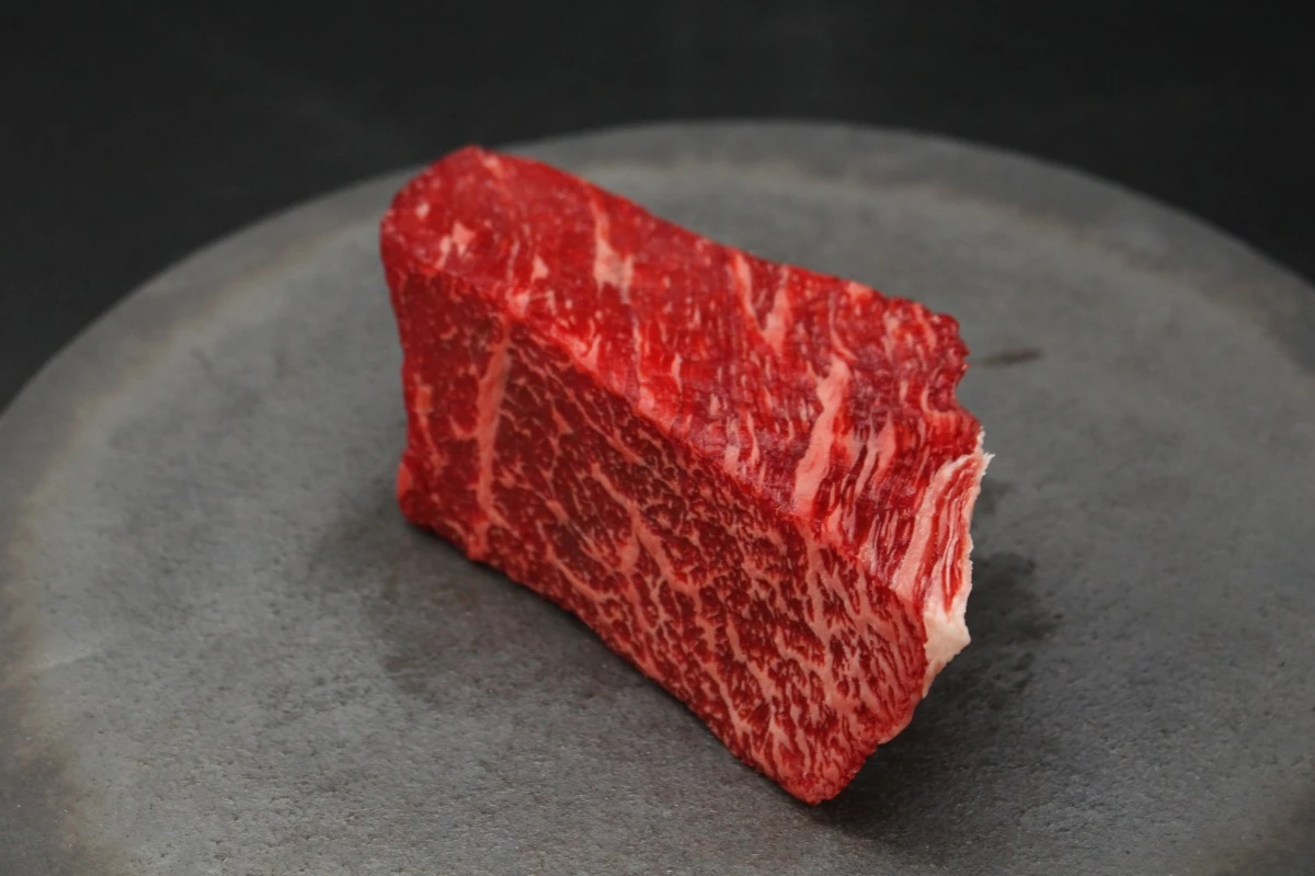 【新登場びわこ熟成近江牛】ウチモモ塊肉349g