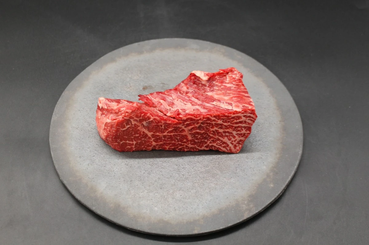 【新登場びわこ熟成近江牛】ウチモモ塊肉384g