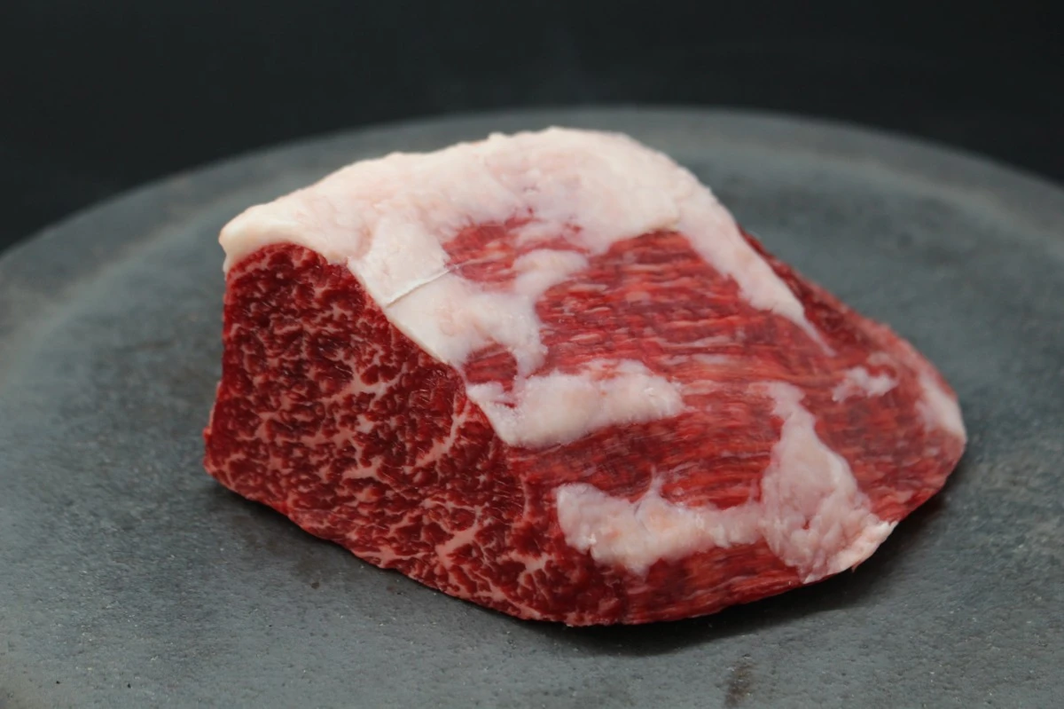 【新登場びわこ熟成近江牛】オオモモ塊肉428g