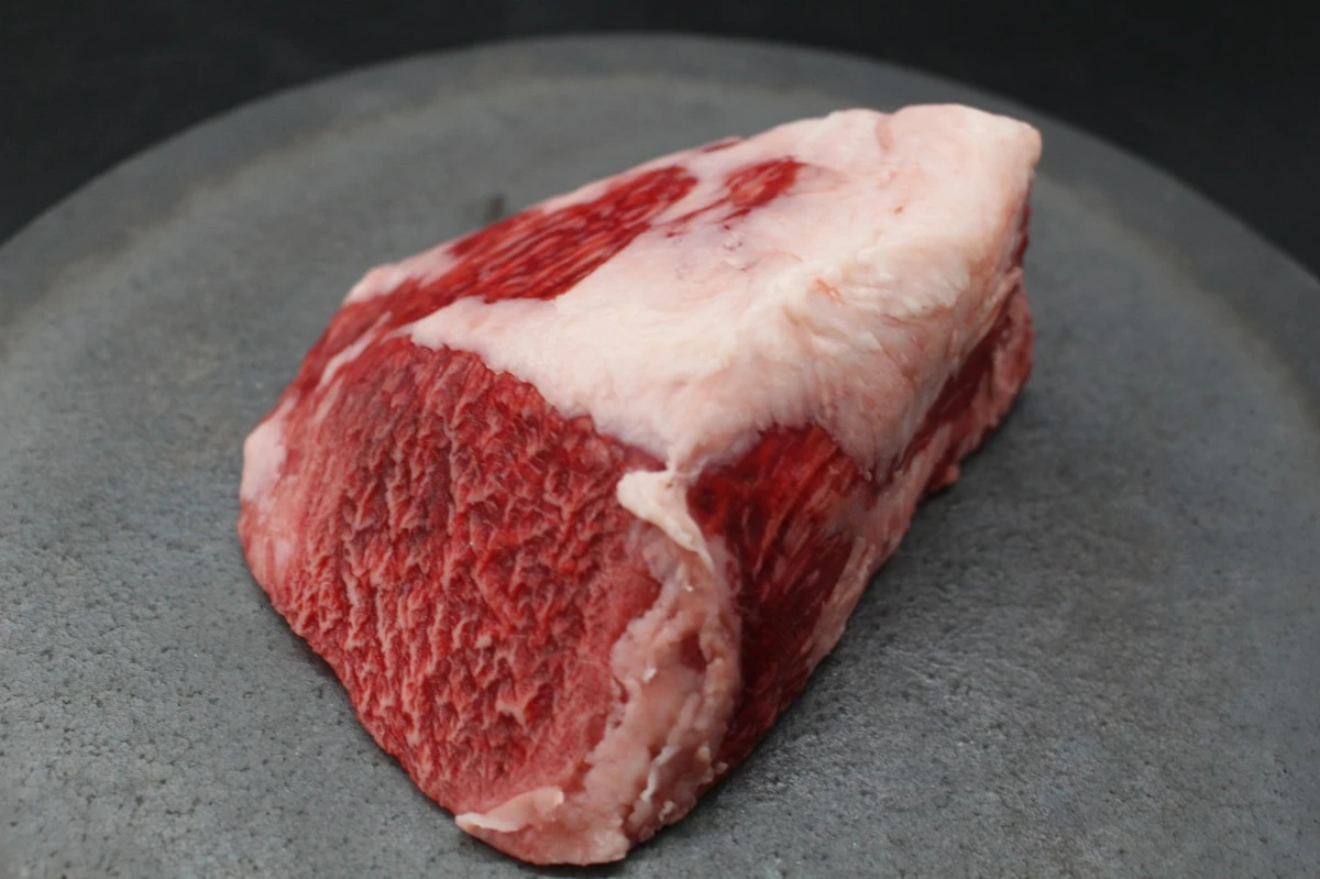 【新登場びわこ熟成近江牛】オオモモ塊肉428g