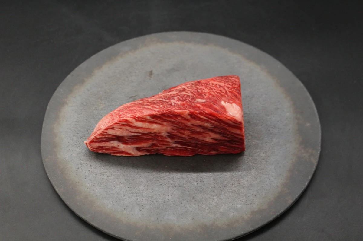 【新登場びわこ熟成近江牛】オオモモ塊肉438g