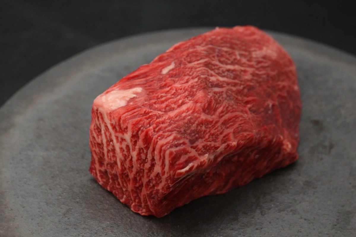 【新登場びわこ熟成近江牛】オオモモ塊肉438g