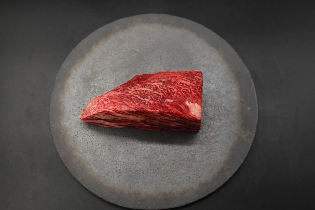 【新登場びわこ熟成近江牛】オオモモ塊肉438g
