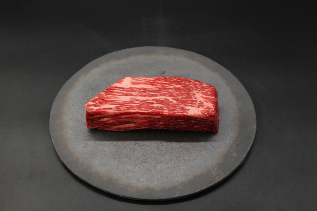 【新登場びわこ熟成近江牛】オオモモ塊肉417g