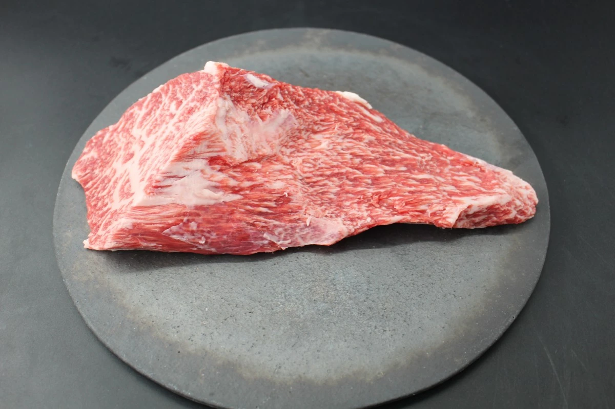 【現品限り】近江牛トモサンカク(ヒウチ)塊肉525g