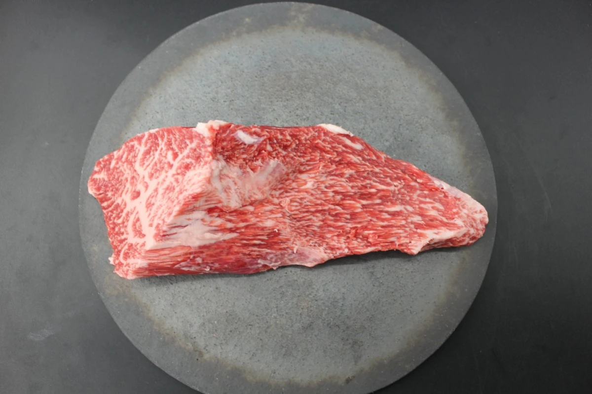 【現品限り】近江牛トモサンカク(ヒウチ)塊肉525g