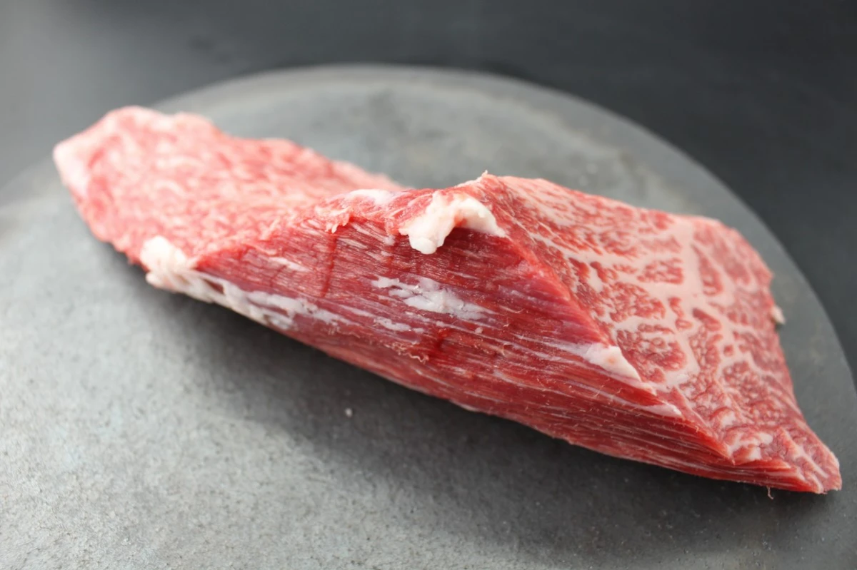 【現品限り】近江牛トモサンカク(ヒウチ)塊肉525g