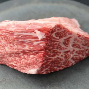 【現品限り】近江牛トモサンカク(ヒウチ)塊肉541g