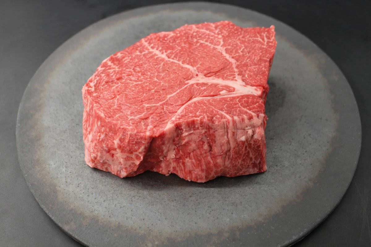 【おうみ肉の日】超激レア!!近江牛ランプ塊肉705ｇ【ステーキ・焼肉・BBQに!】