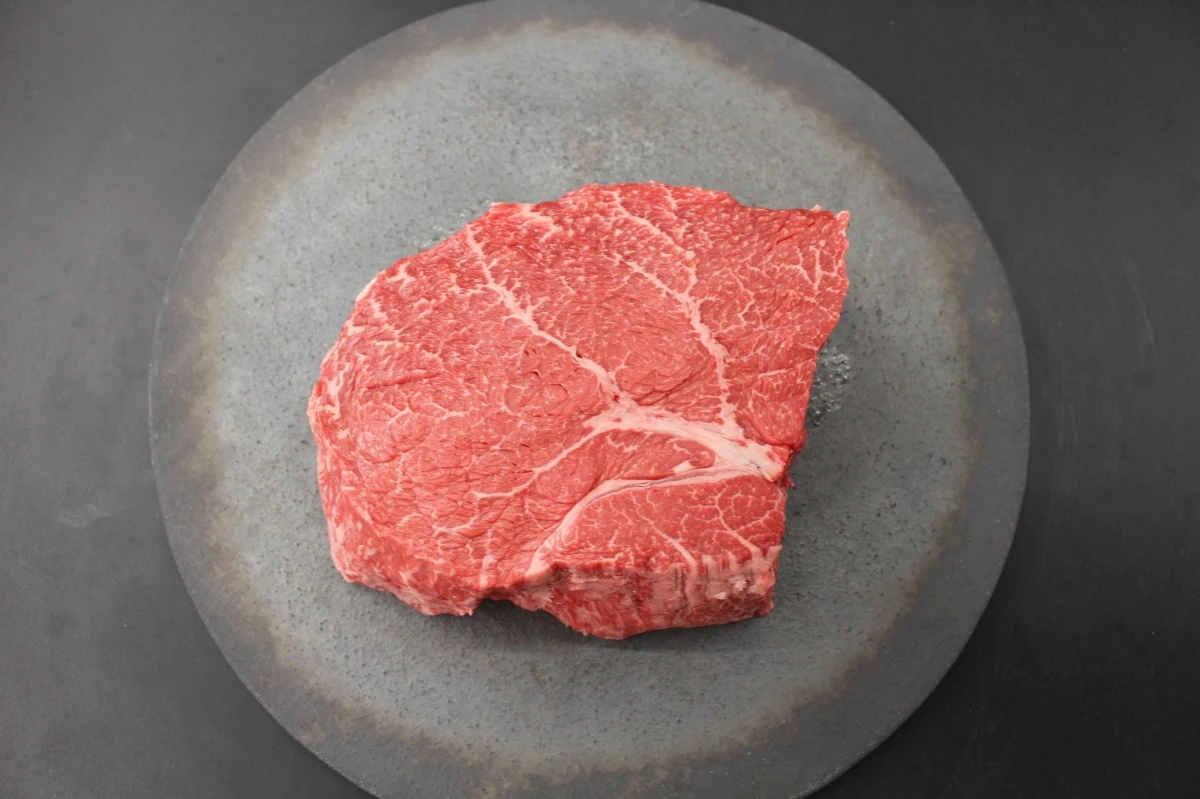 【おうみ肉の日】超激レア!!近江牛ランプ塊肉705ｇ【ステーキ・焼肉・BBQに!】