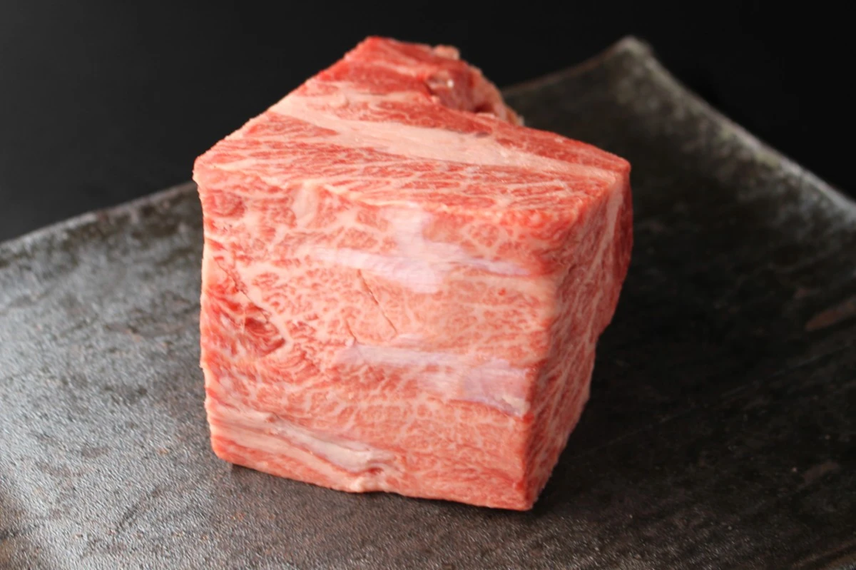 【肉フェア】近江牛ザブトン塊肉544g【超希少・高級部位】