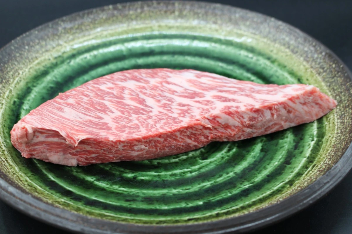 【GW休業後順次発送】近江牛カメノコ塊肉427g【レア商品】