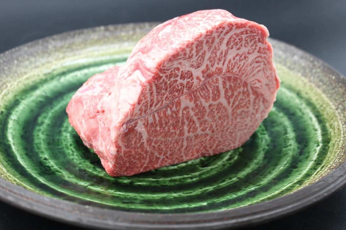 【GW休業後順次発送】近江牛マルシン塊肉723g【レア商品】