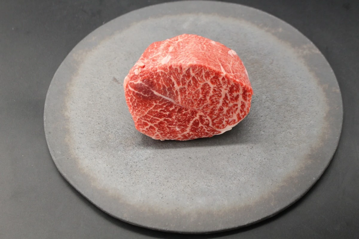 近江牛希少部位とうがらし塊肉383g【BBQ・ローストビーフに！】