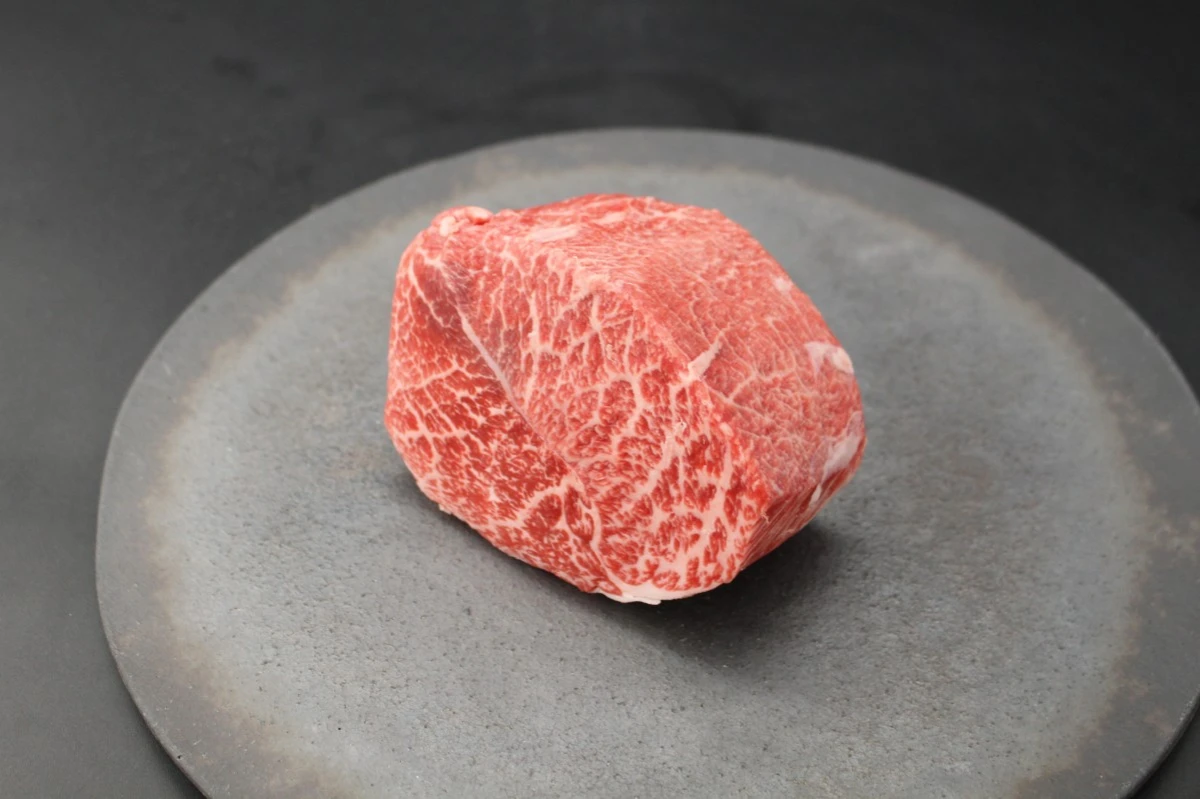 近江牛希少部位とうがらし塊肉383g【BBQ・ローストビーフに！】