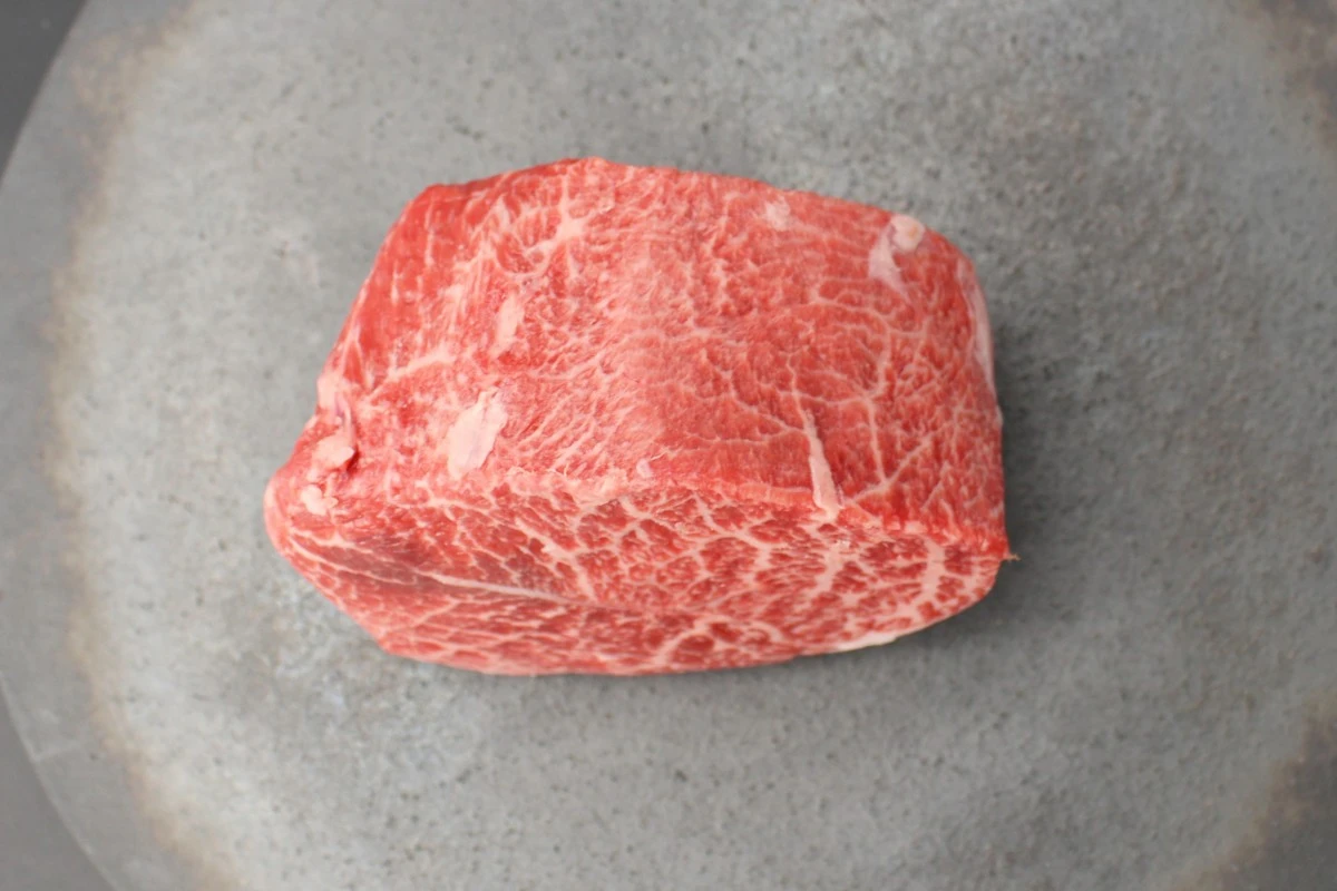 近江牛希少部位とうがらし塊肉383g【BBQ・ローストビーフに！】