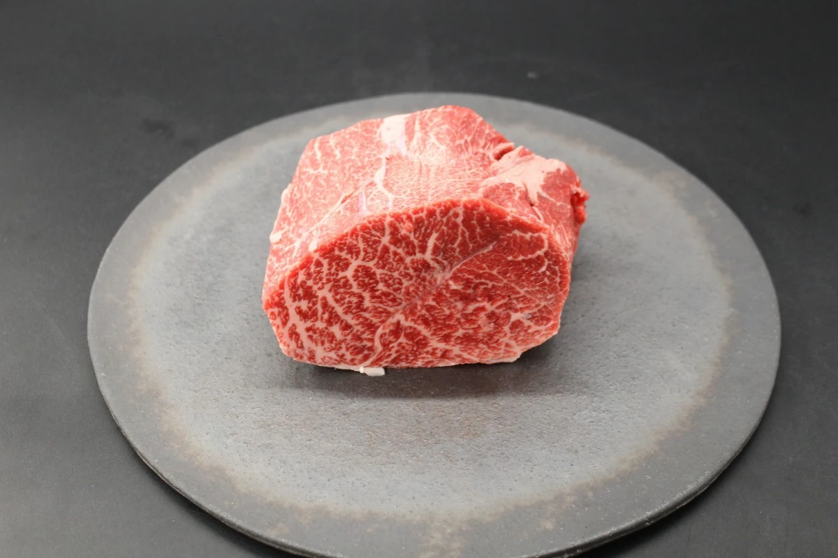 近江牛希少部位とうがらし塊肉617g【BBQ・ローストビーフに！】