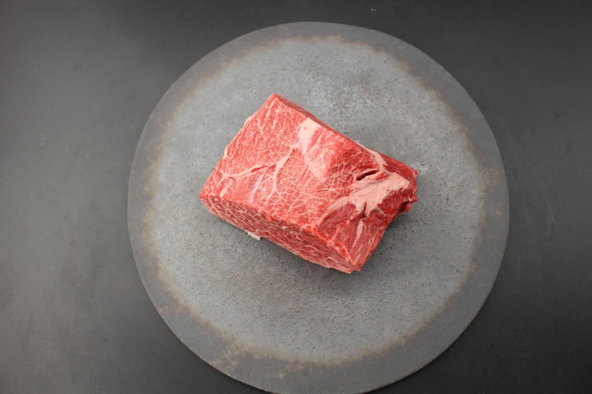 近江牛希少部位とうがらし塊肉617g【BBQ・ローストビーフに！】