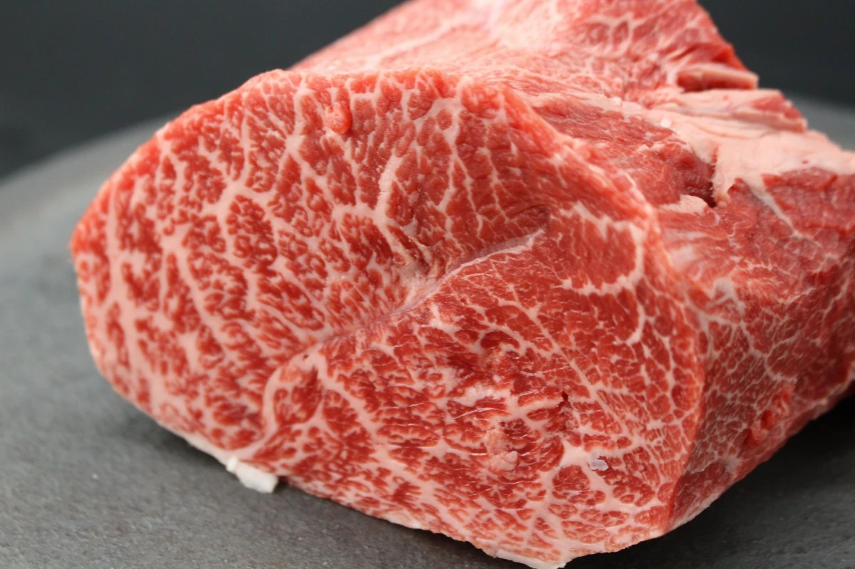 近江牛希少部位とうがらし塊肉617g【BBQ・ローストビーフに！】