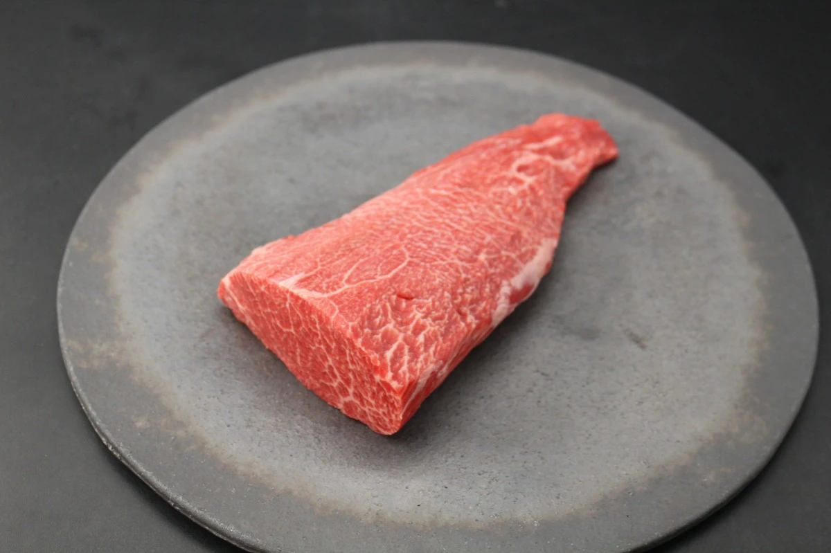 近江牛希少部位とうがらし塊肉391g【BBQ・ローストビーフに！】