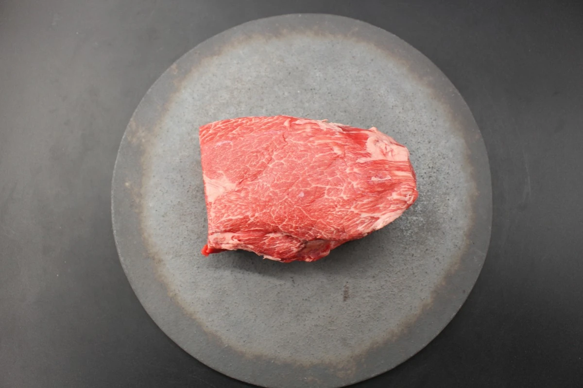 近江牛希少部位とうがらし塊肉604g【BBQ・ローストビーフに！】