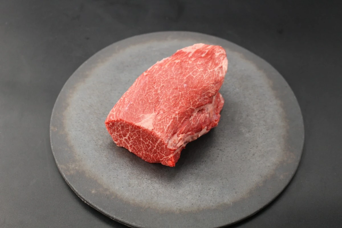 近江牛希少部位とうがらし塊肉604g【BBQ・ローストビーフに！】