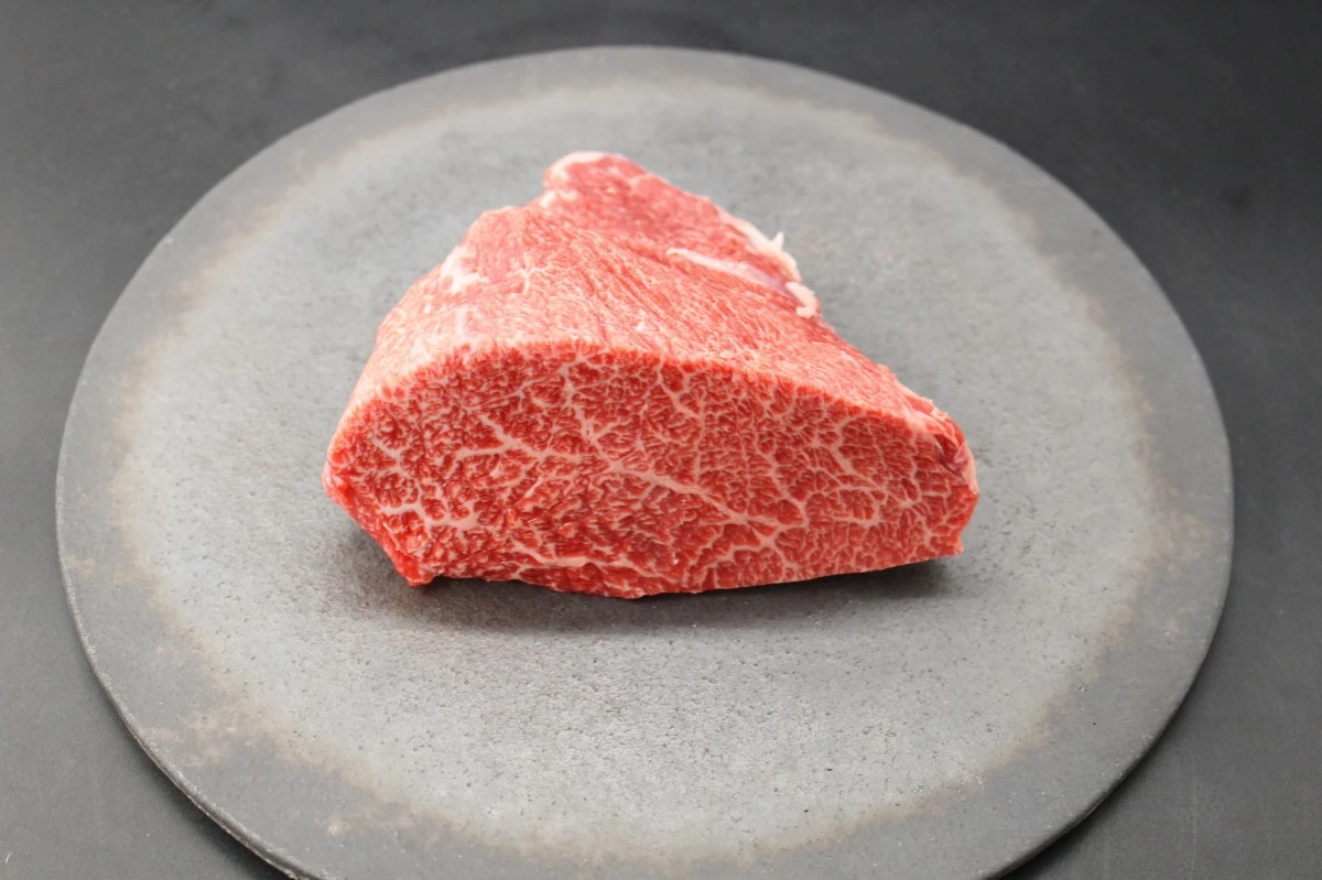 【現品限り】近江牛肩三角(クリ)塊肉559ｇ