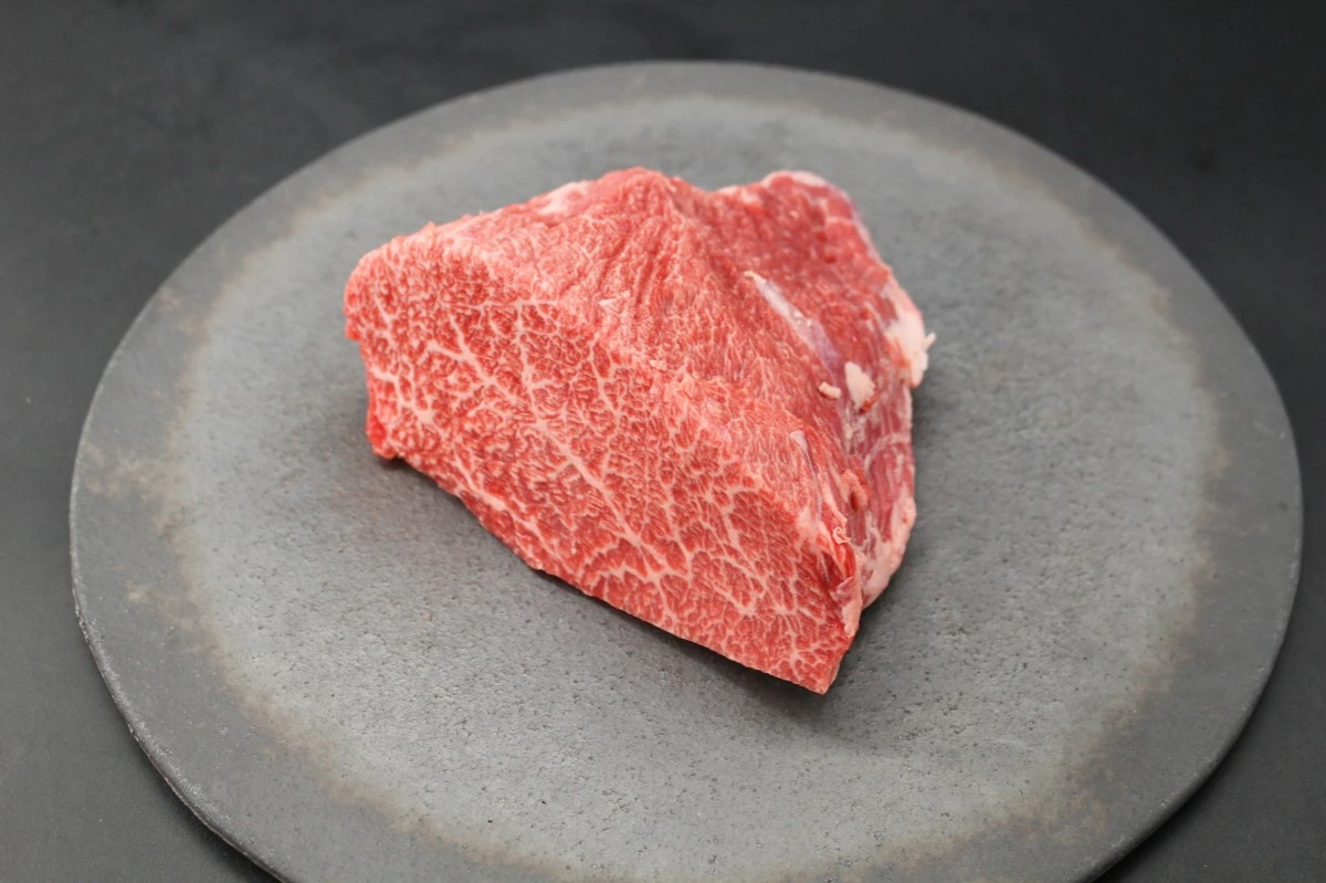 【現品限り】近江牛肩三角(クリ)塊肉559ｇ