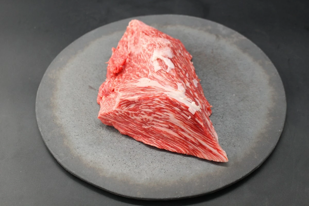 【現品限り】近江牛肩三角(クリ)塊肉484ｇ