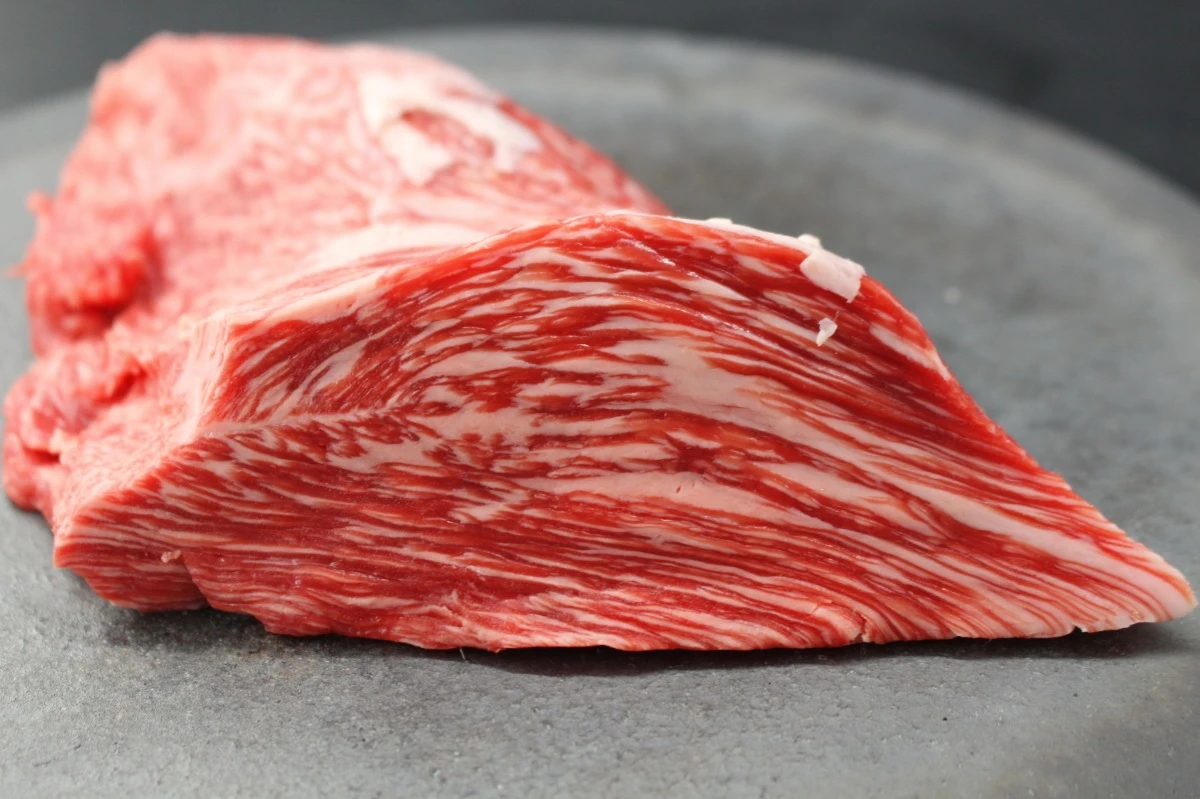 【現品限り】近江牛肩三角(クリ)塊肉484ｇ