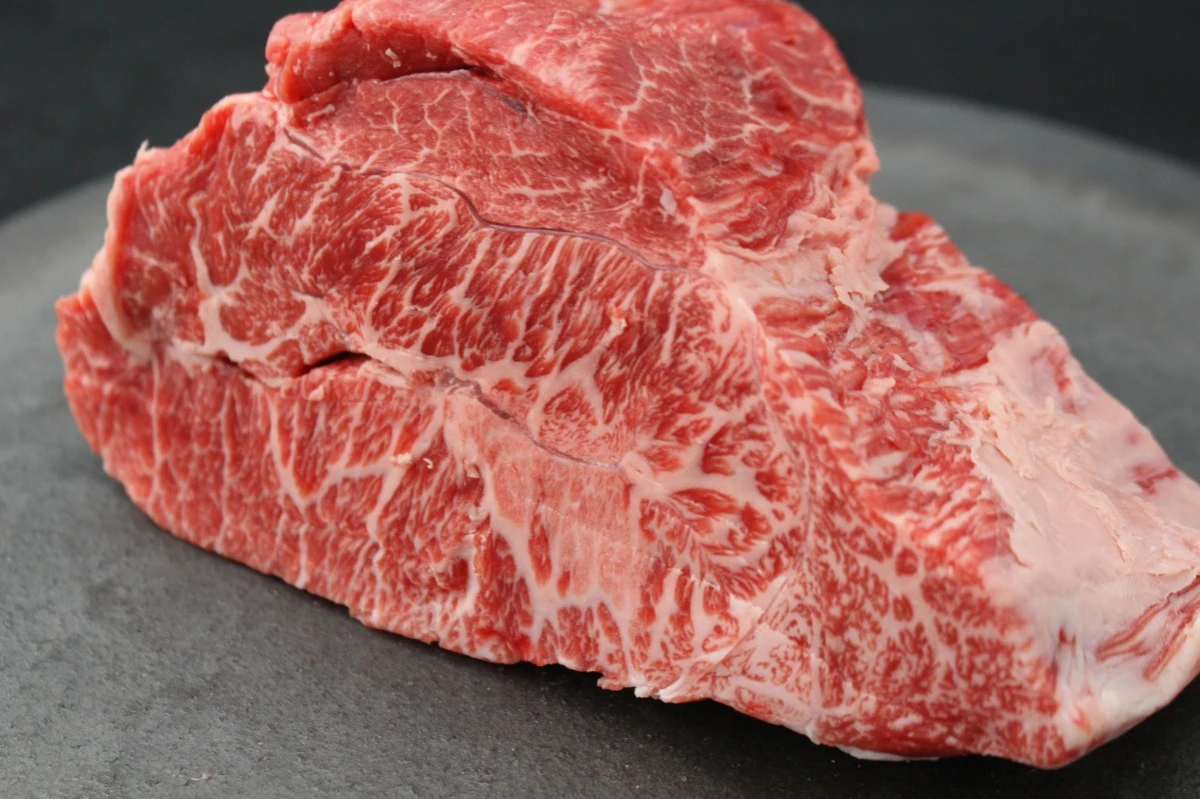 【現品限り】近江牛ミスジ塊肉 697g【希少部位】