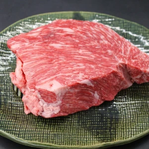 超激レア!!近江牛イチボ塊肉699ｇ【ステーキ・焼肉・BBQに!】