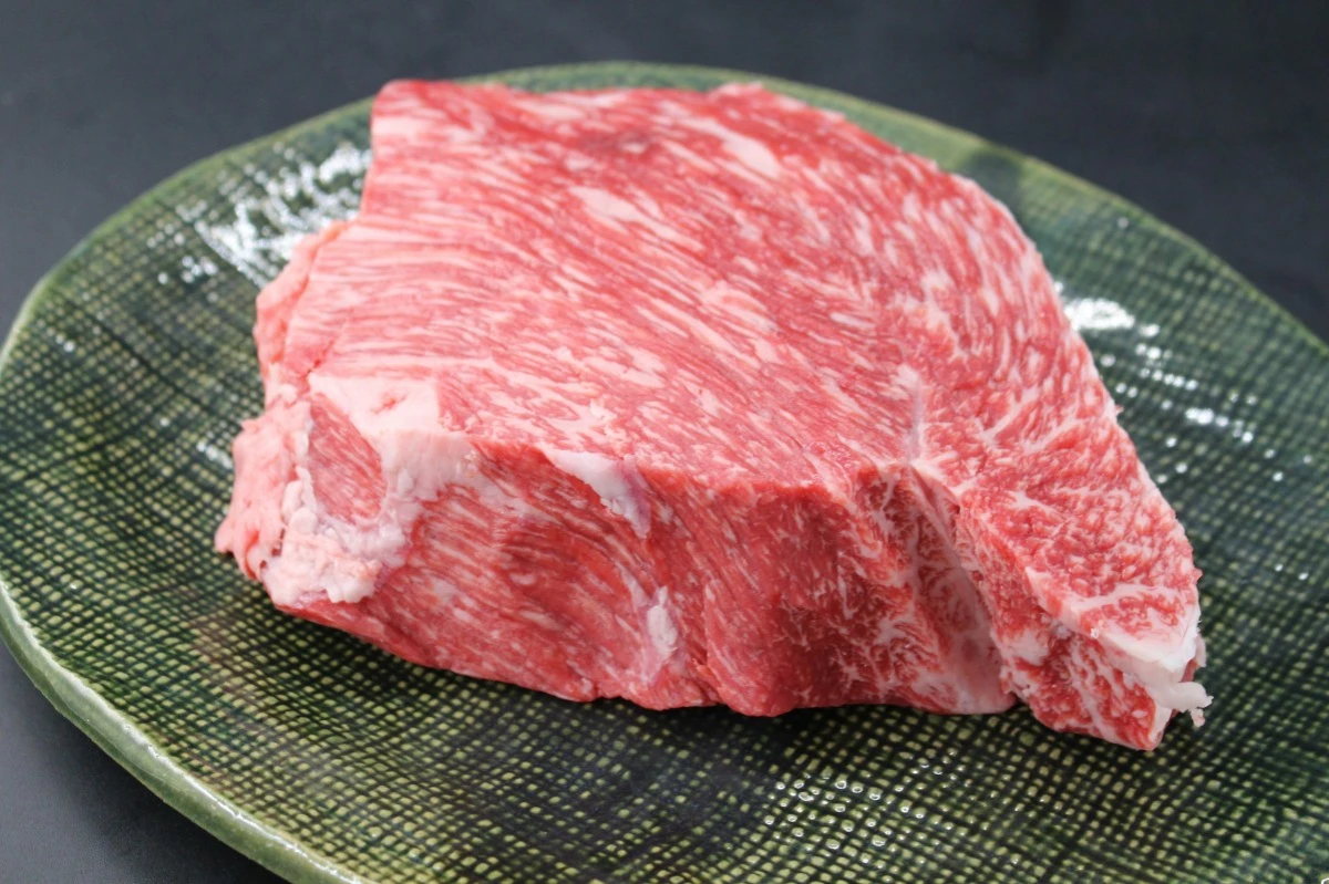 超激レア!!近江牛イチボ塊肉699ｇ【ステーキ・焼肉・BBQに!】