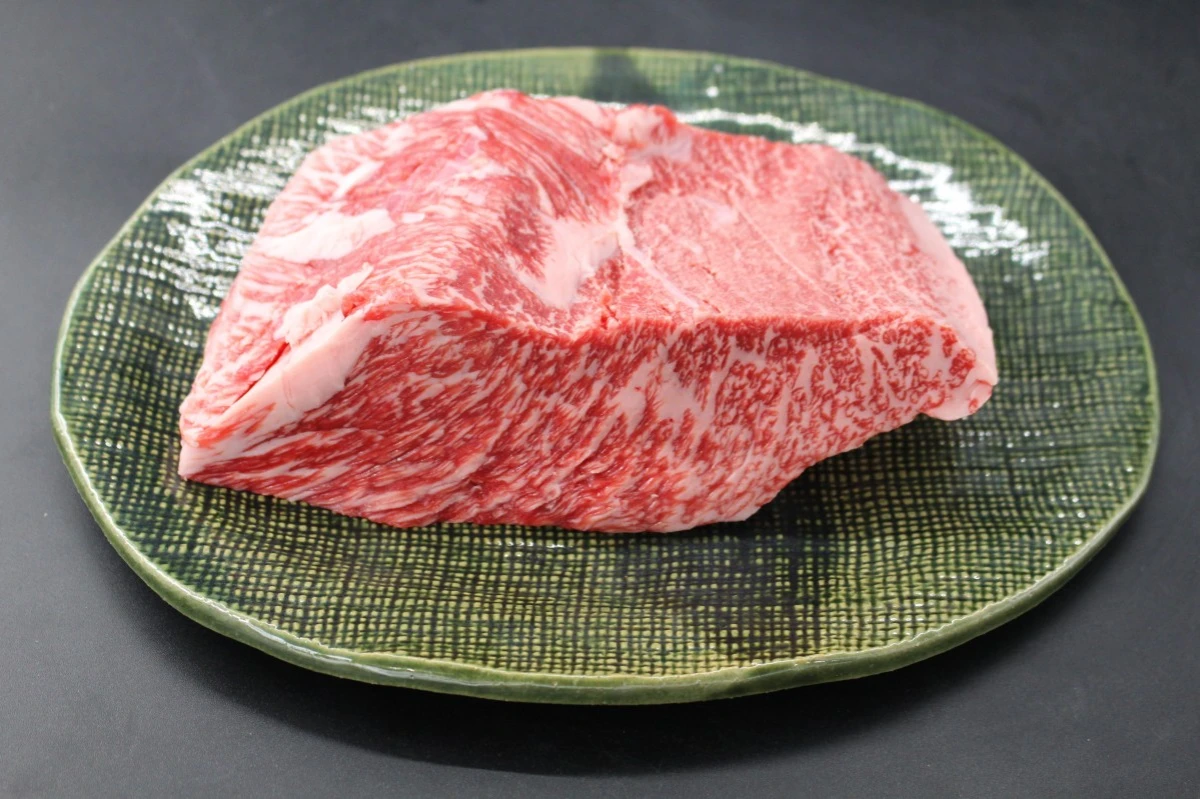 超激レア!!近江牛イチボ塊肉684ｇ【ステーキ・焼肉・BBQに!】