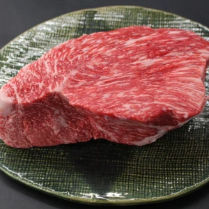 超激レア!!近江牛イチボ塊肉812ｇ【ステーキ・焼肉・BBQに!】
