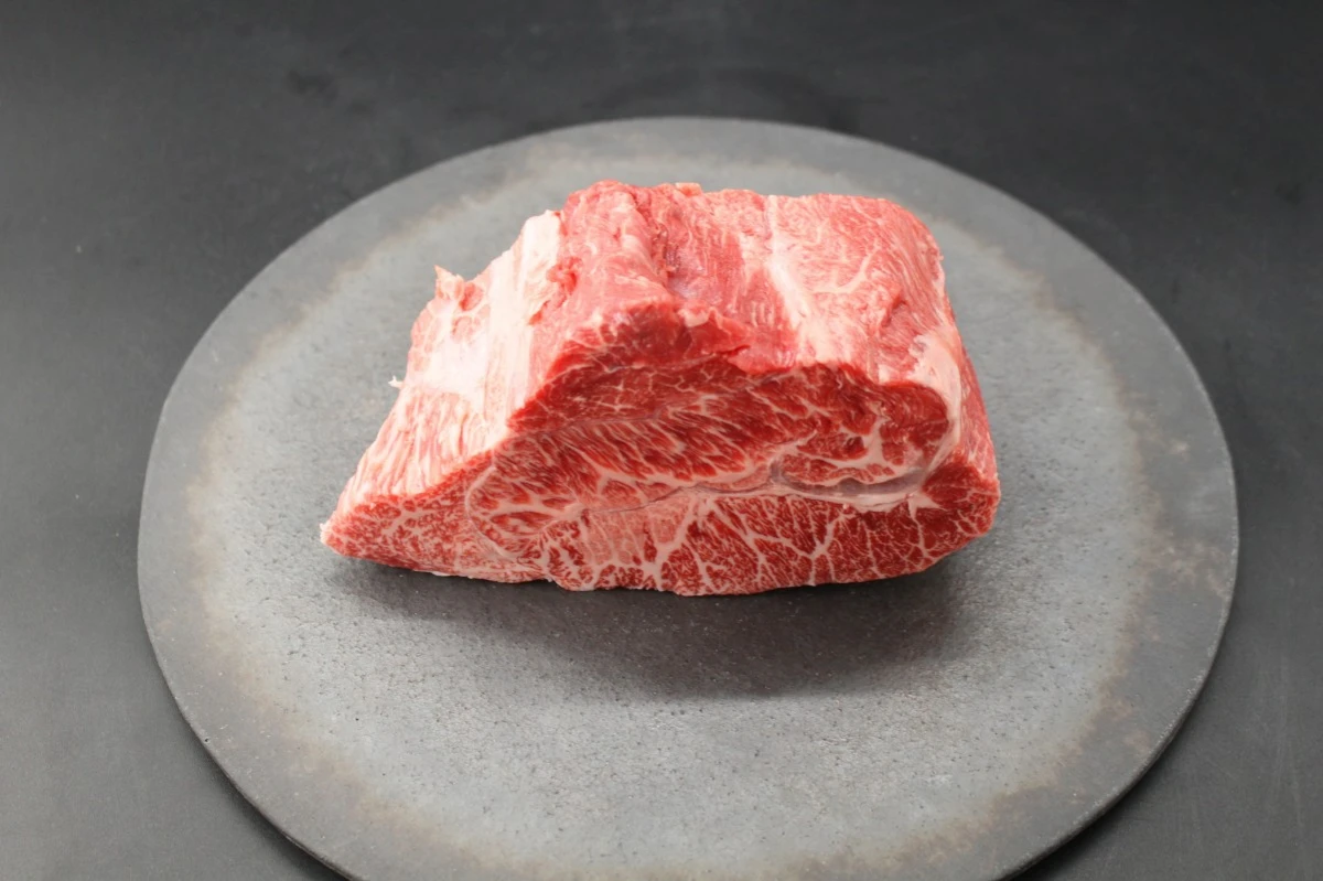 【現品限り】近江牛ミスジ塊肉 624g【希少部位】